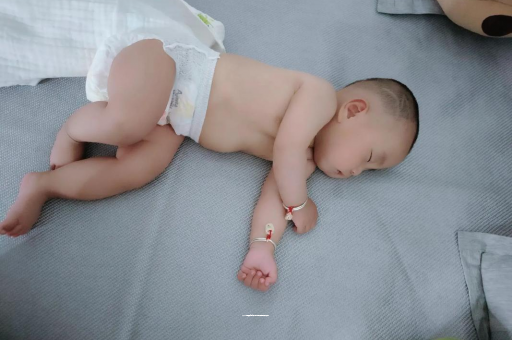 锡林郭勒盟三个月宝宝抬头不稳